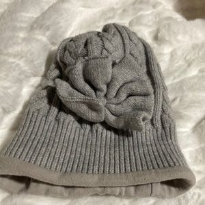 Hat knit with bow gray
